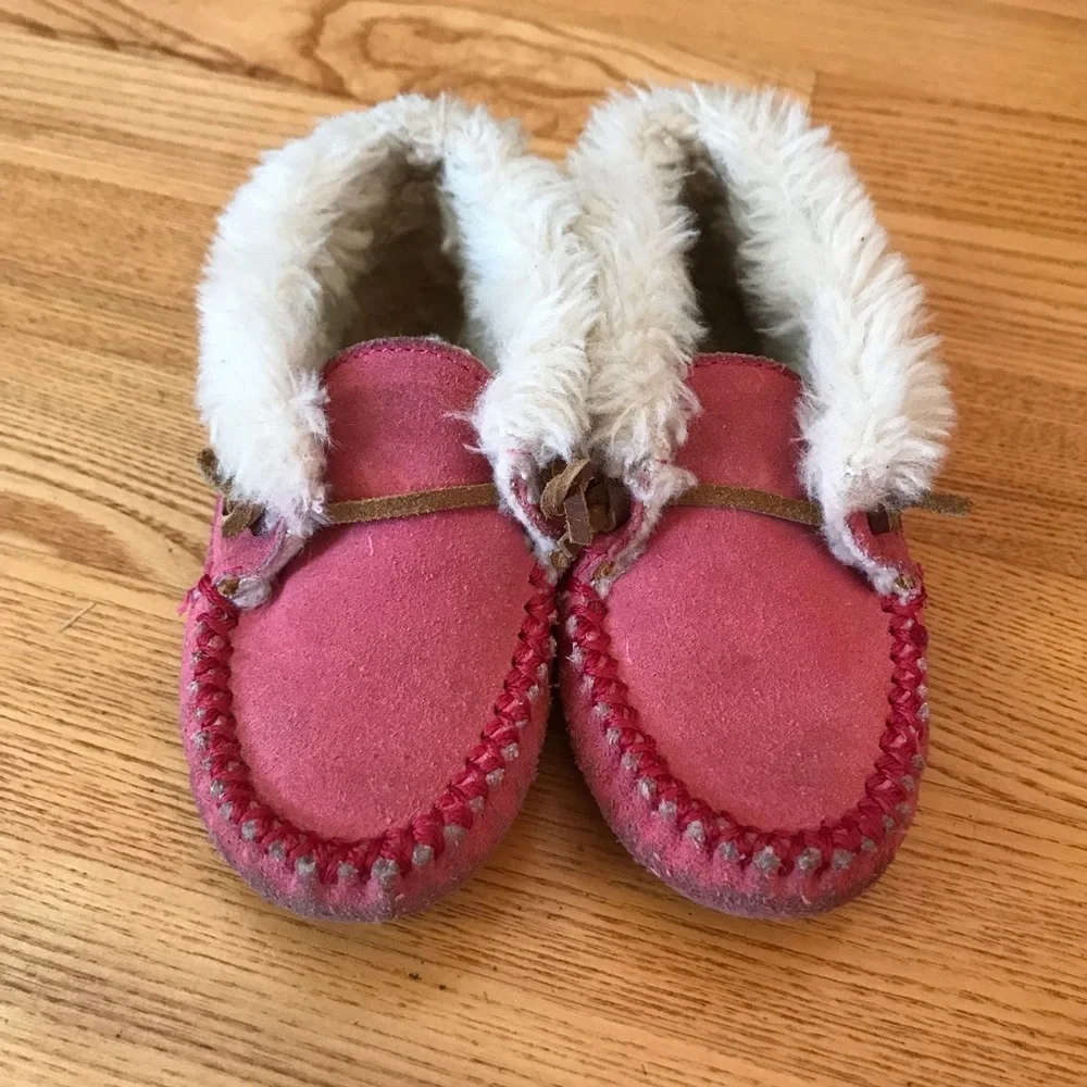 Minnetonka moccasins Charley Slipper Toddler Little Kid Bright Pink girls size 7
